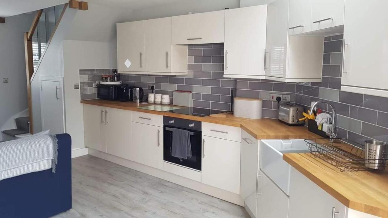 Outstanding Modern 1-Bed House In Chippenham Chippenham (Wiltshire) Eksteriør bilde