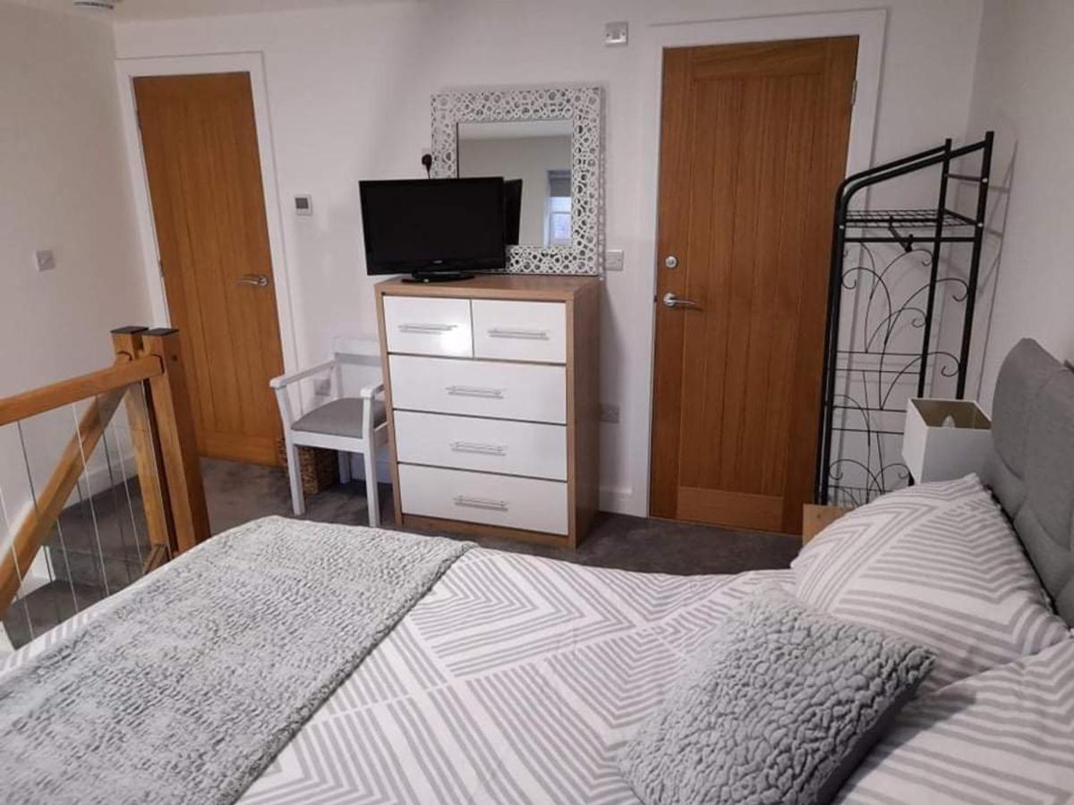 Outstanding Modern 1-Bed House In Chippenham Chippenham (Wiltshire) Eksteriør bilde