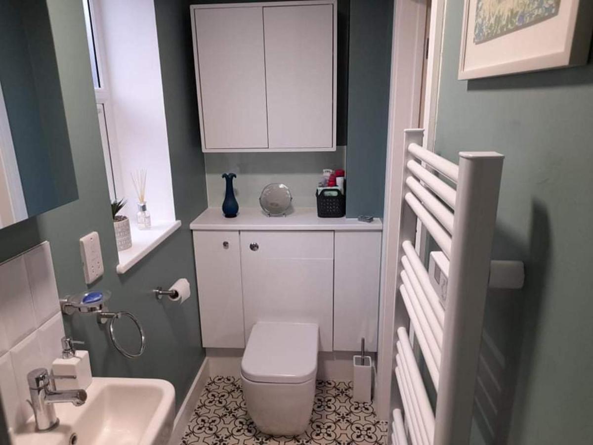Outstanding Modern 1-Bed House In Chippenham Chippenham (Wiltshire) Eksteriør bilde