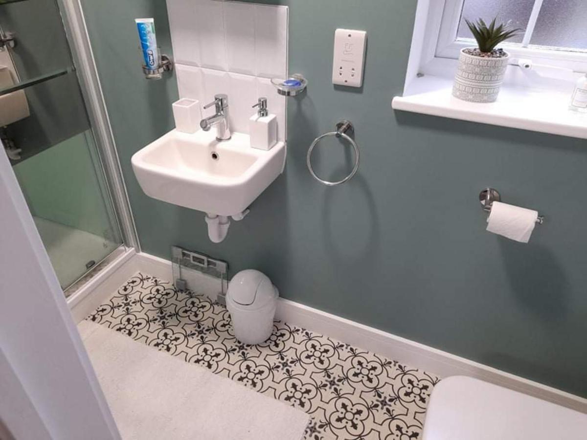 Outstanding Modern 1-Bed House In Chippenham Chippenham (Wiltshire) Eksteriør bilde
