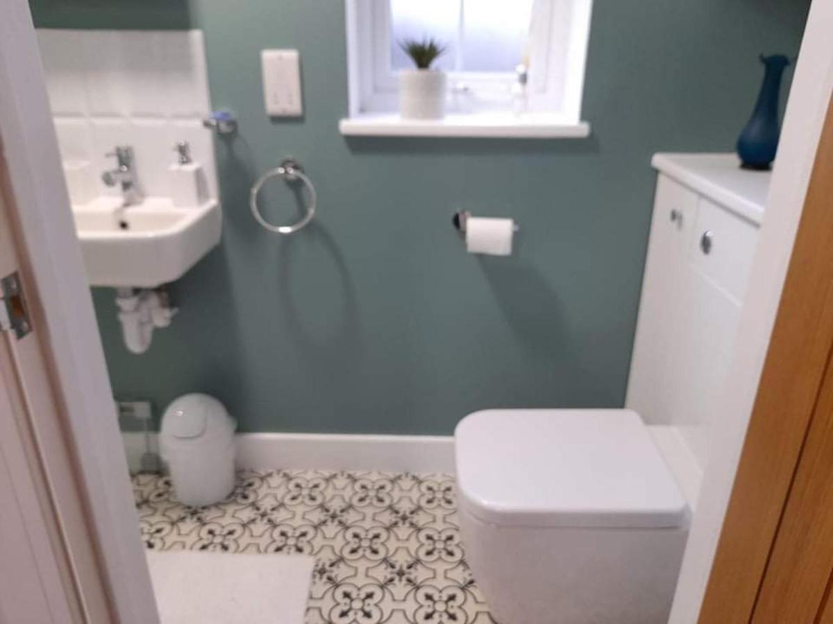 Outstanding Modern 1-Bed House In Chippenham Chippenham (Wiltshire) Eksteriør bilde